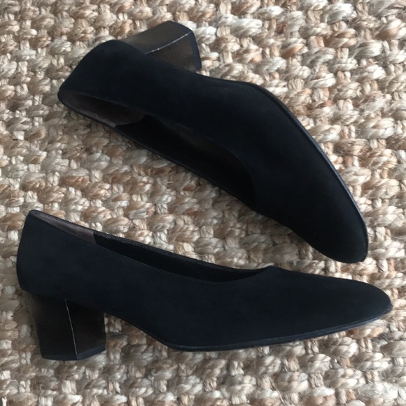 Vintage Shoes - Vintage Salvatore Ferragamo Black Pump with Hammered Heel